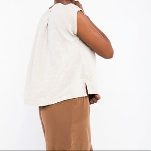 Elizabeth Suzann Josephine Vented Top MWLinen Flax